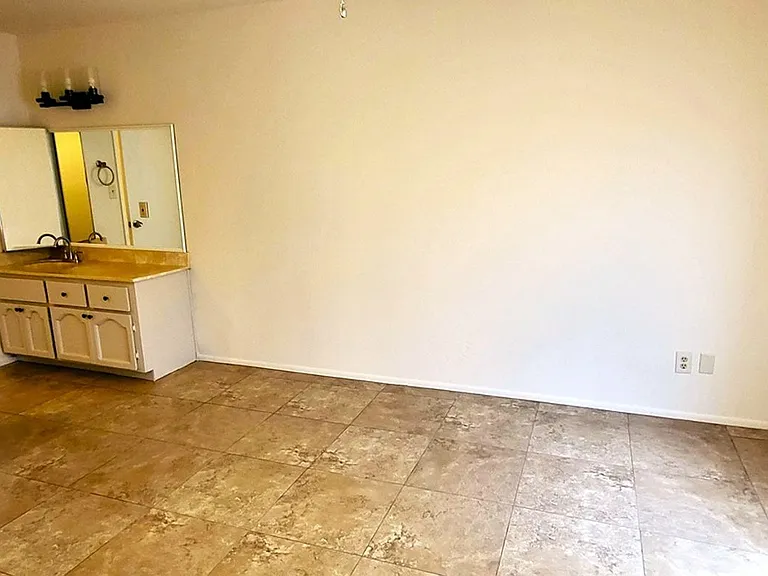2117 W Missouri Ave — Photo 8