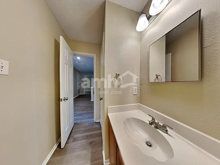 15312 Iola Cv — Photo 16