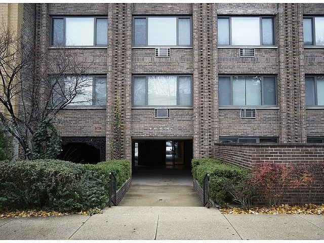 644 W Arlington Pl APT 1C photo 1