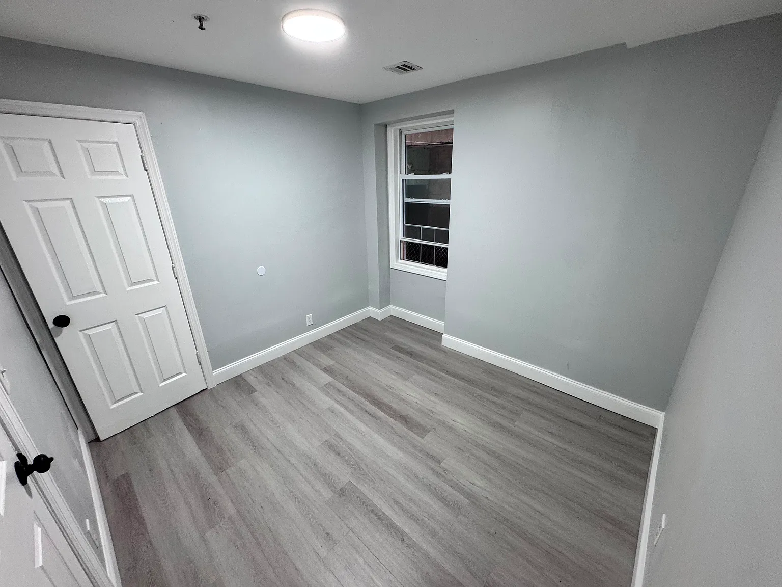 4 bed, $2,350 — Photo 4