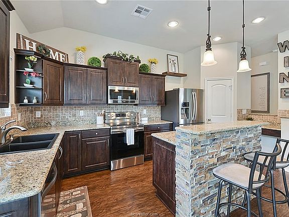 4th image of 3717 Mariposa Ct