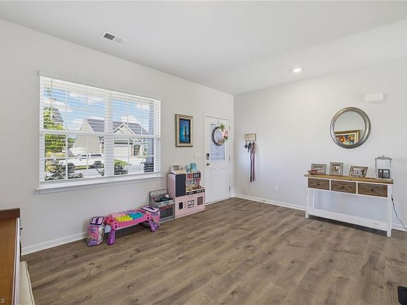 5th image of 301 Tobacco Rd