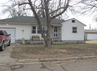 522 S Purdy Ave, Lyons, KS 67554
