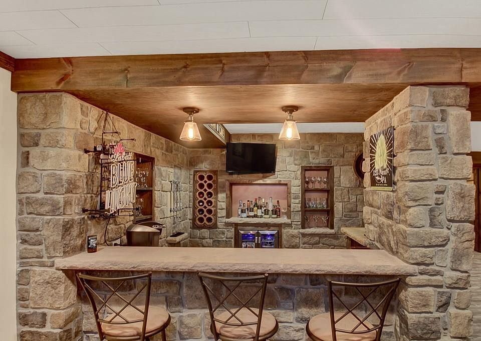 2nd image of 2101 Cedar Brk