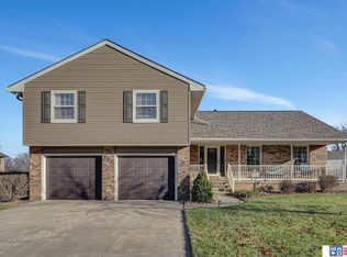 102 Regency Dr, Beatrice, NE 68310