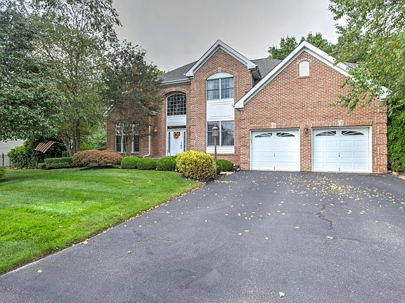 2nd image of 463 Brentwood Ave
