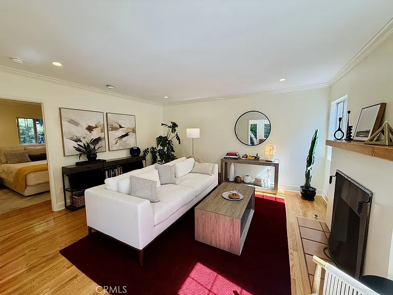 7621 Norton Ave — Photo 8