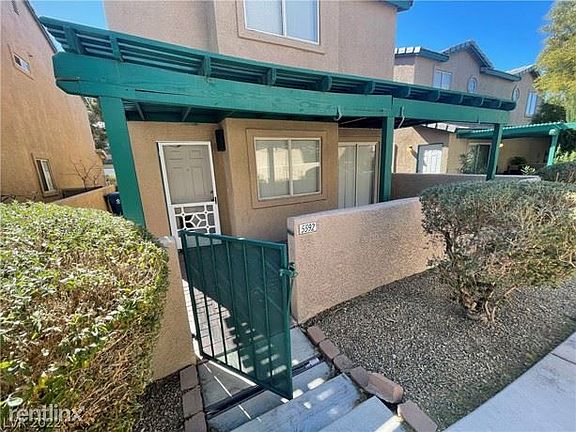 3rd image of 5592 Lago Ct