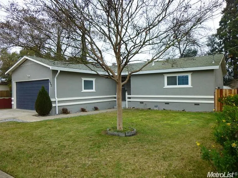 523 Eucalyptus Ave photo 1