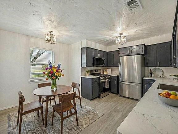 4th image of 312 E Hampton Rd