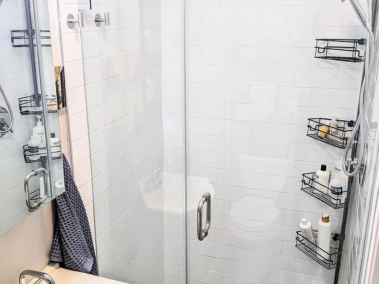 Main floor full bath