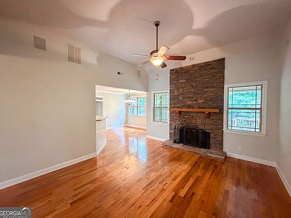 3rd image of 212 Westwind Dr