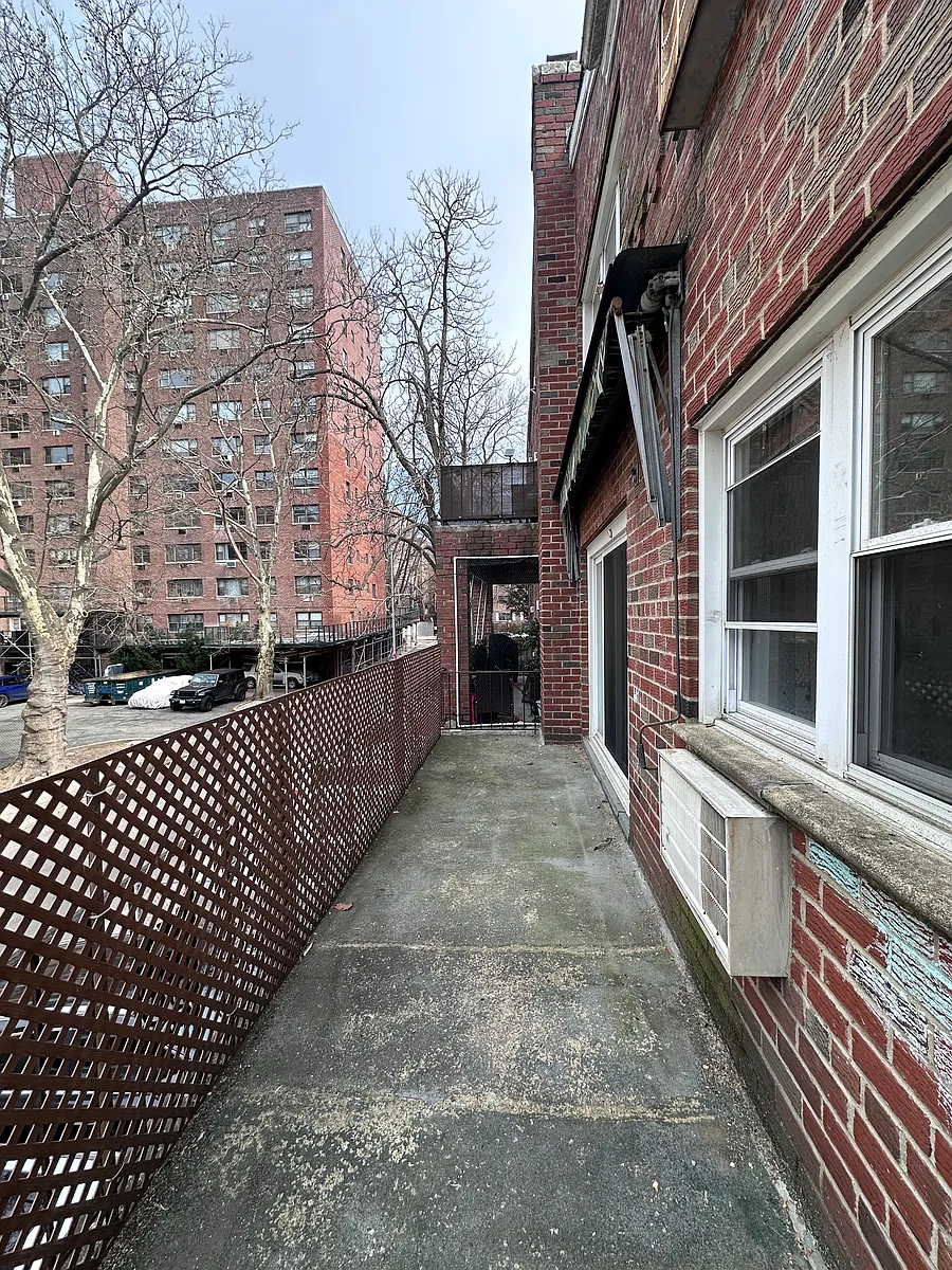 Building Photo - 117-08 Curzon Rd #3F
