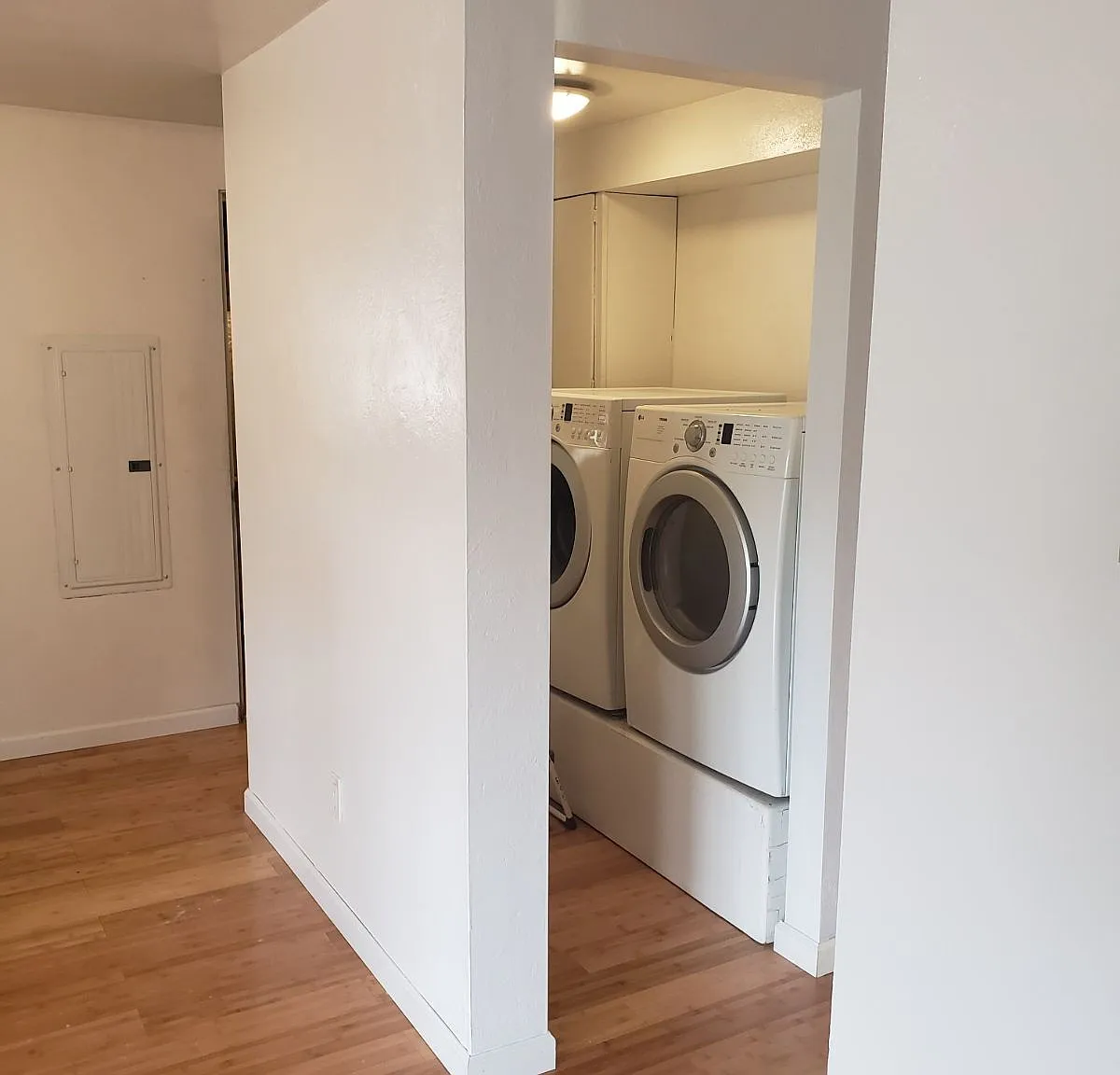3 bed, 1.0 bath, 956 sqft, $1,800 — Photo 4