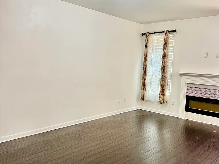 863 Langston Trce — Photo 7
