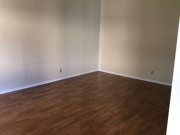 3rd image of 3030 Montrose Ave