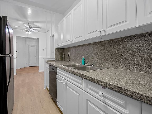 5th image of 915 E 17th St APT 116