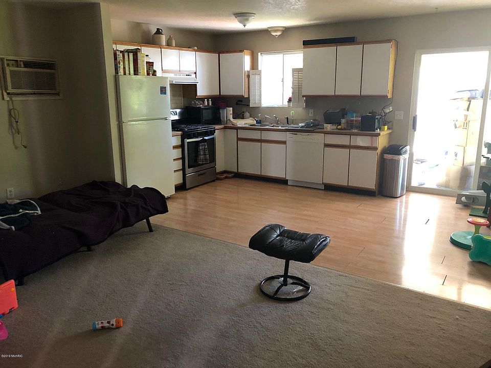 2nd image of 365 Forest Dr