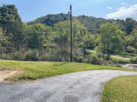 3rd image of 871 Old State Rd