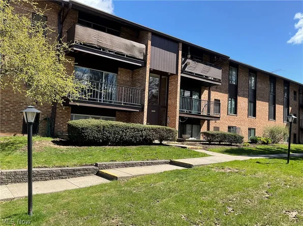 16445 Heather Ln APT 303, Middleburg Heights, OH 44130