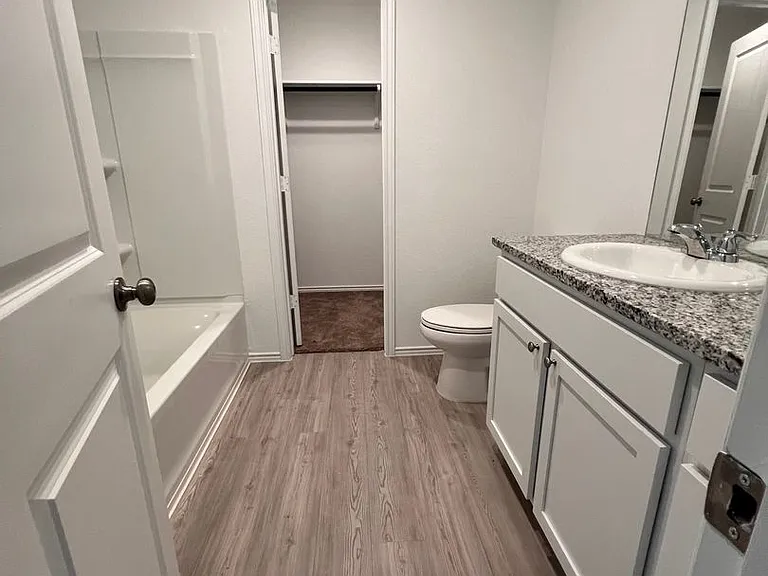 5466 Daphne Path — Photo 15