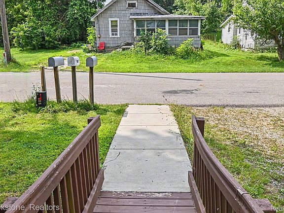 4th image of 808 Emmett Ave