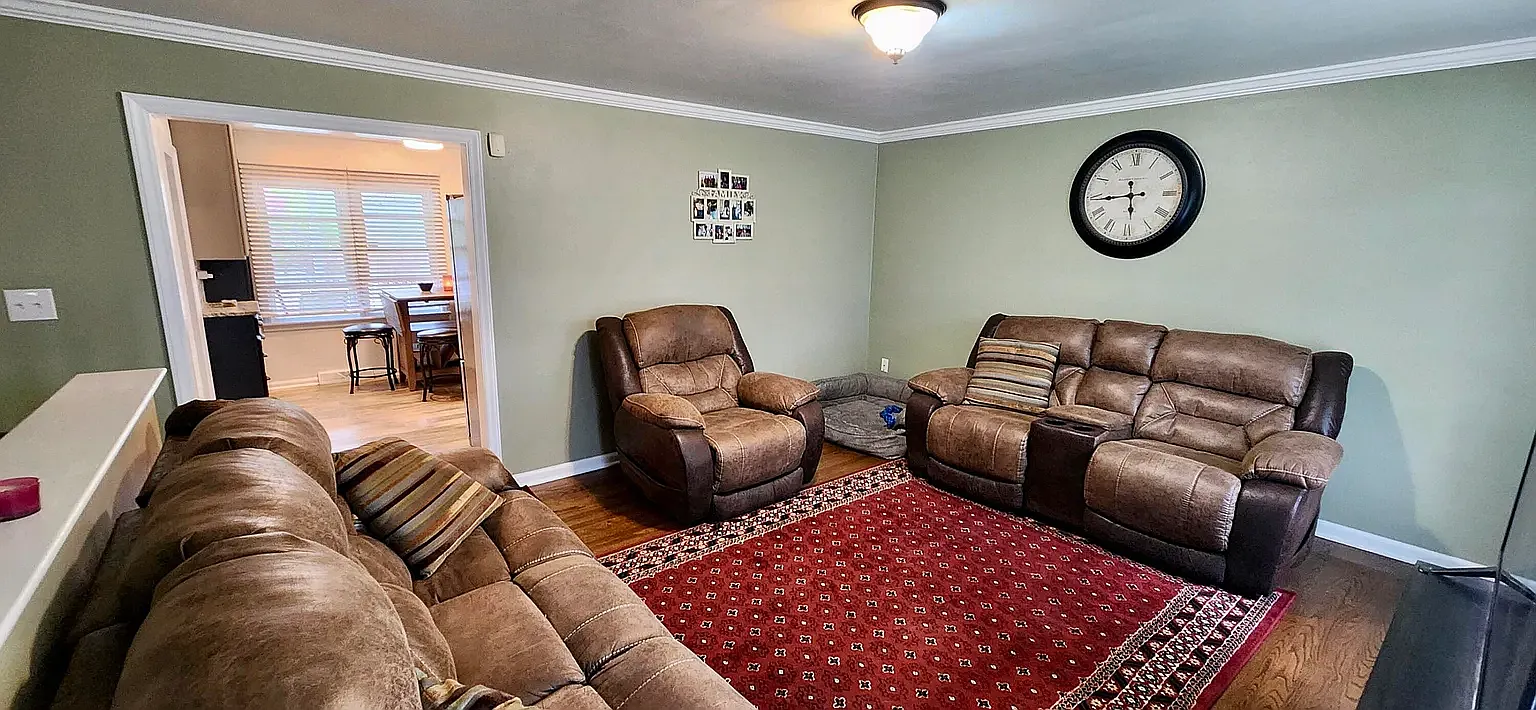 4 bed, 2135 sqft, $2,600 — Photo 4