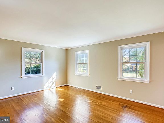 5th image of 11904 Devilwood Dr