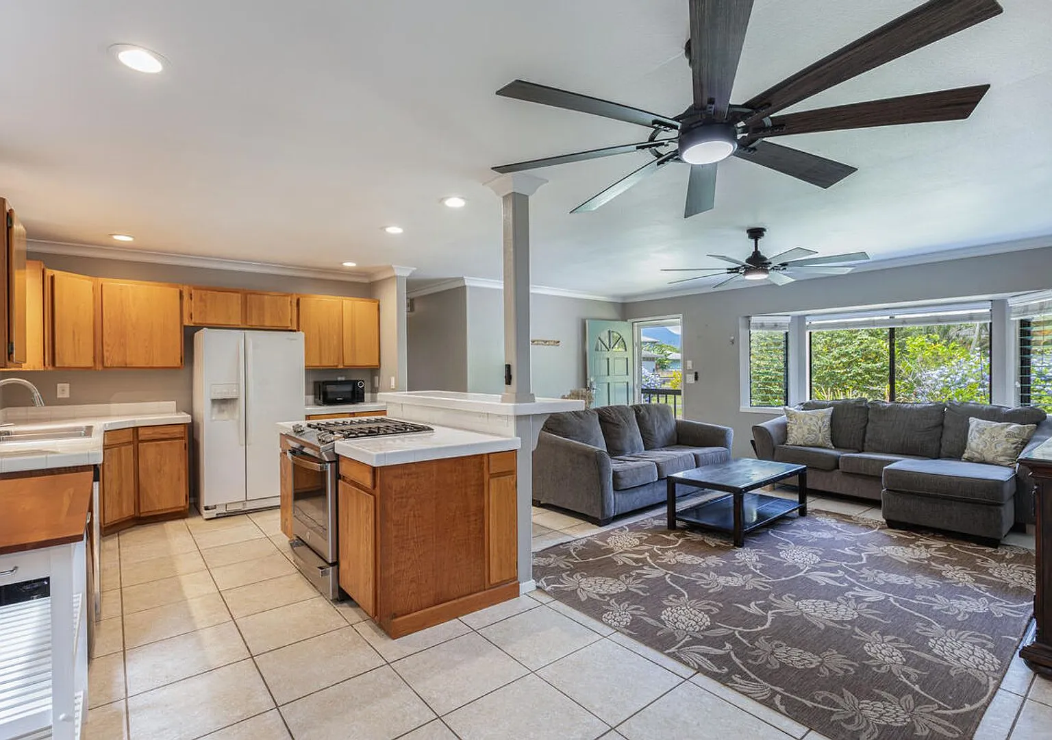 2 bedroom, 1 bath duplex with small back yard, carport space — Photo 4