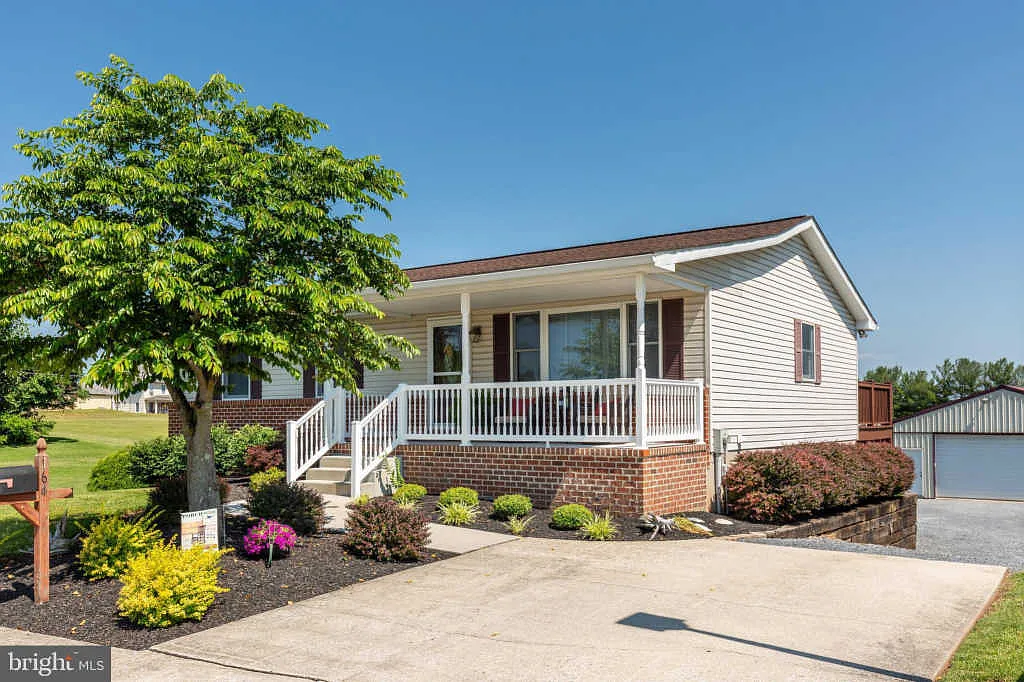 164 Westview Dr photo 1