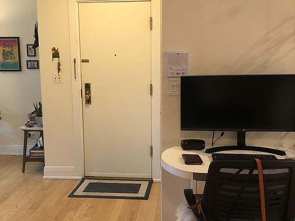 4th image of 512 W Belden Ave APT 3C