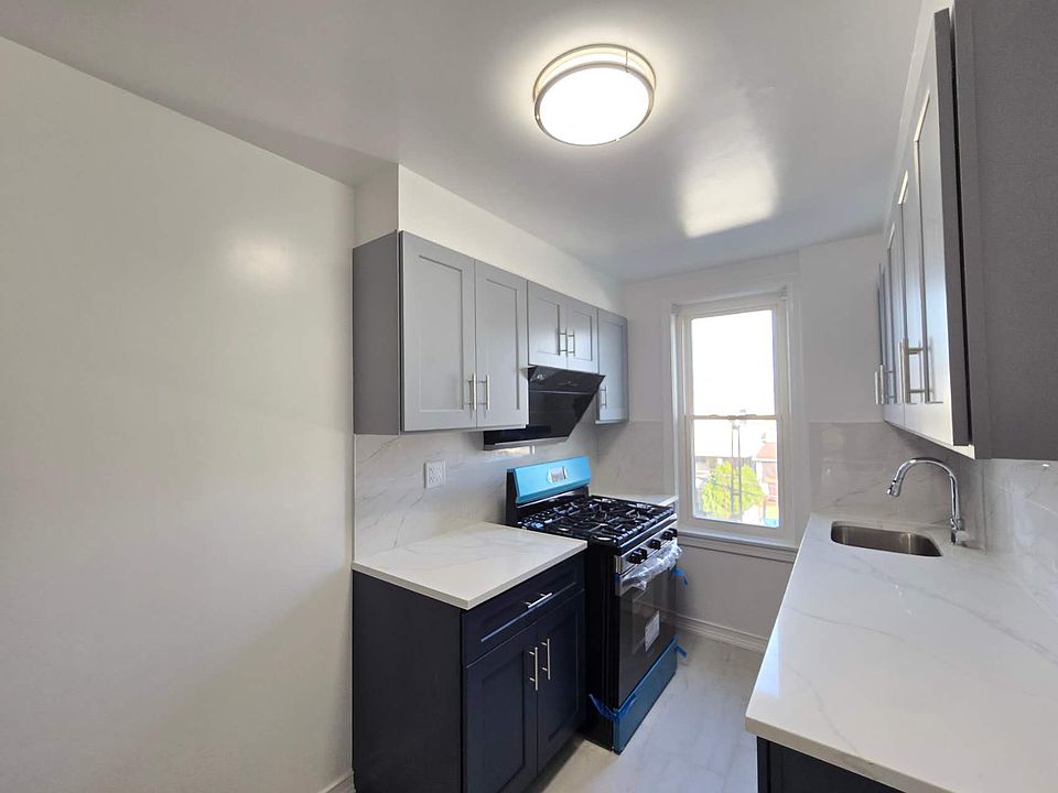 1st image of 2051 Coyle St Floor 2
