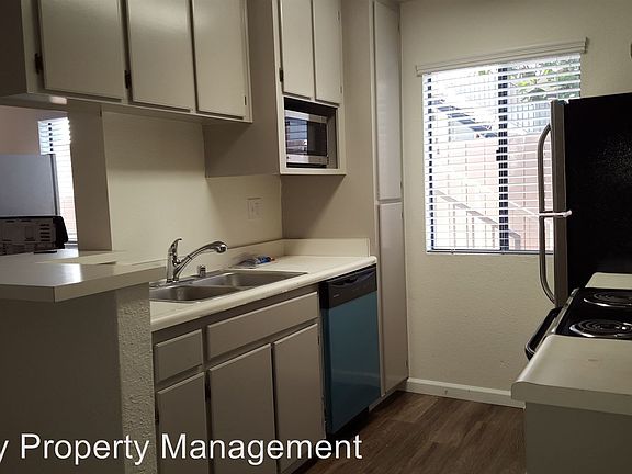 4th image of 4128 Mississippi St APT 03