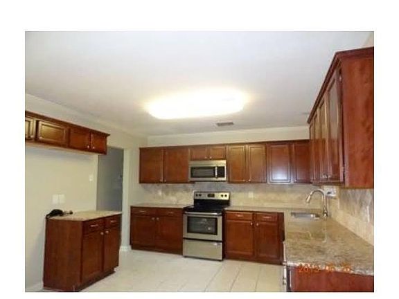 3rd image of 501 Chatsworth Dr