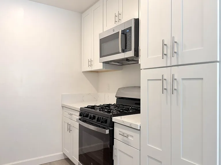 4427 Estrella Ave — Photo 12