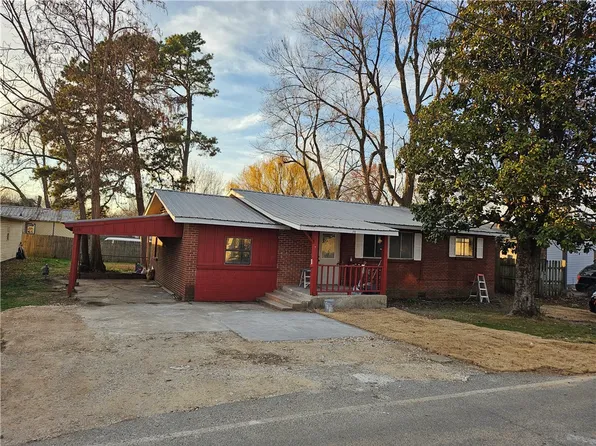 712 Crutcher St, Springdale, AR 72764