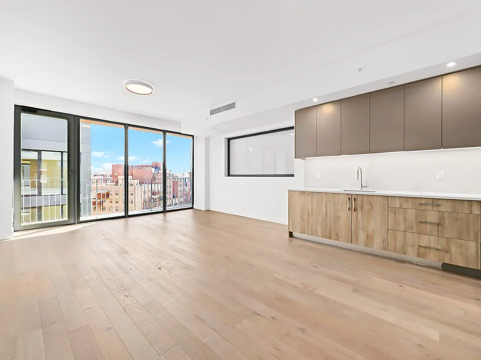 255 Lorimer St #310