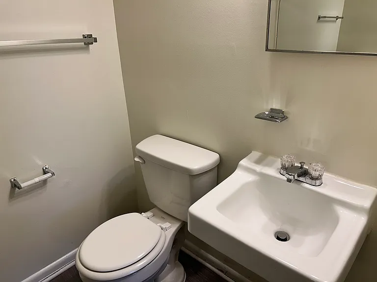 Edgewood Hill Apartments — Photo 12