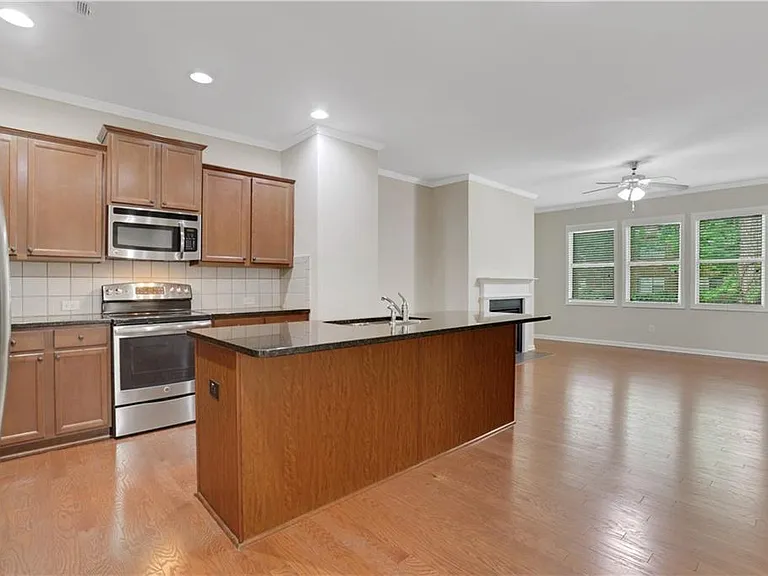 1300 Hopkins Dr — Photo 4