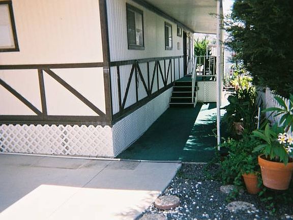 Side Porch, Sea Breeze!