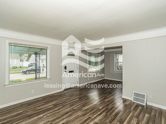 619675_004_living_room_4.jpg