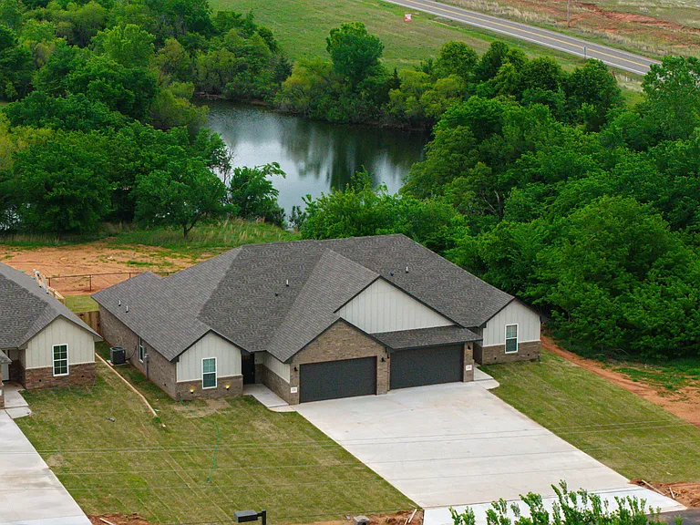 2298 E Sooner Rd — Photo 45