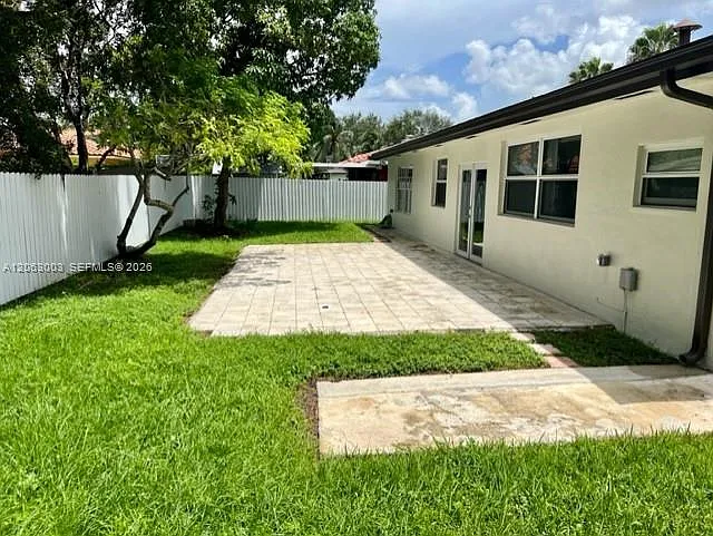 9845 NW 25th Ter — Photo 31