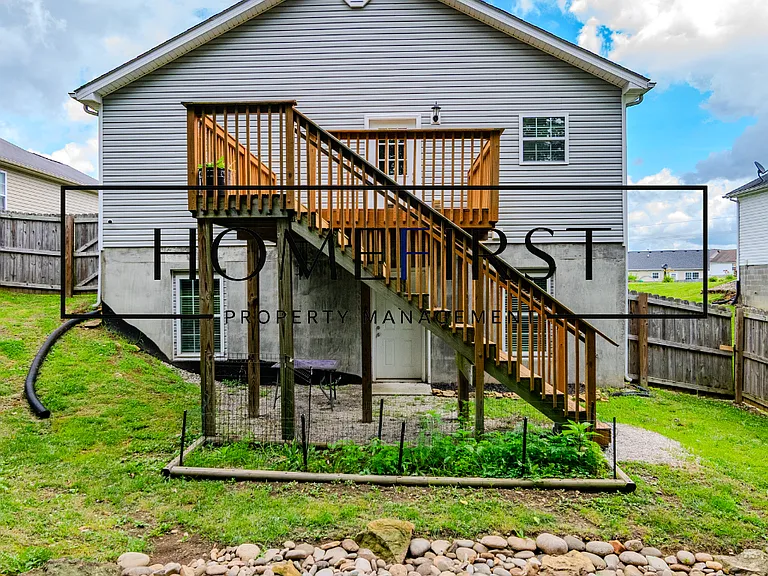 112 Newport Ln — Photo 44