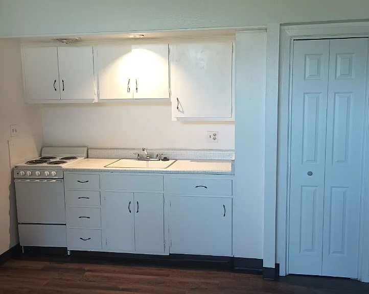 1734 W Shaw Ave — Photo 3