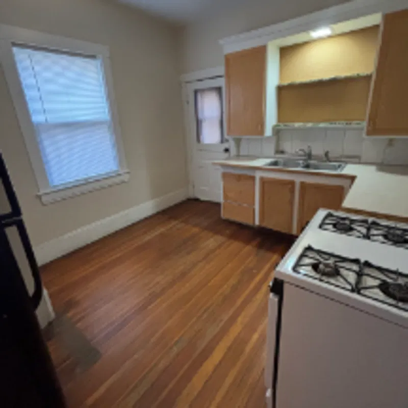 3 bed, 1.0 bath, $1,299 — Photo 4
