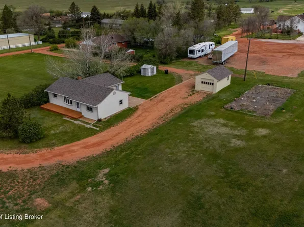 107 6th St NE, Belfield, ND 58622