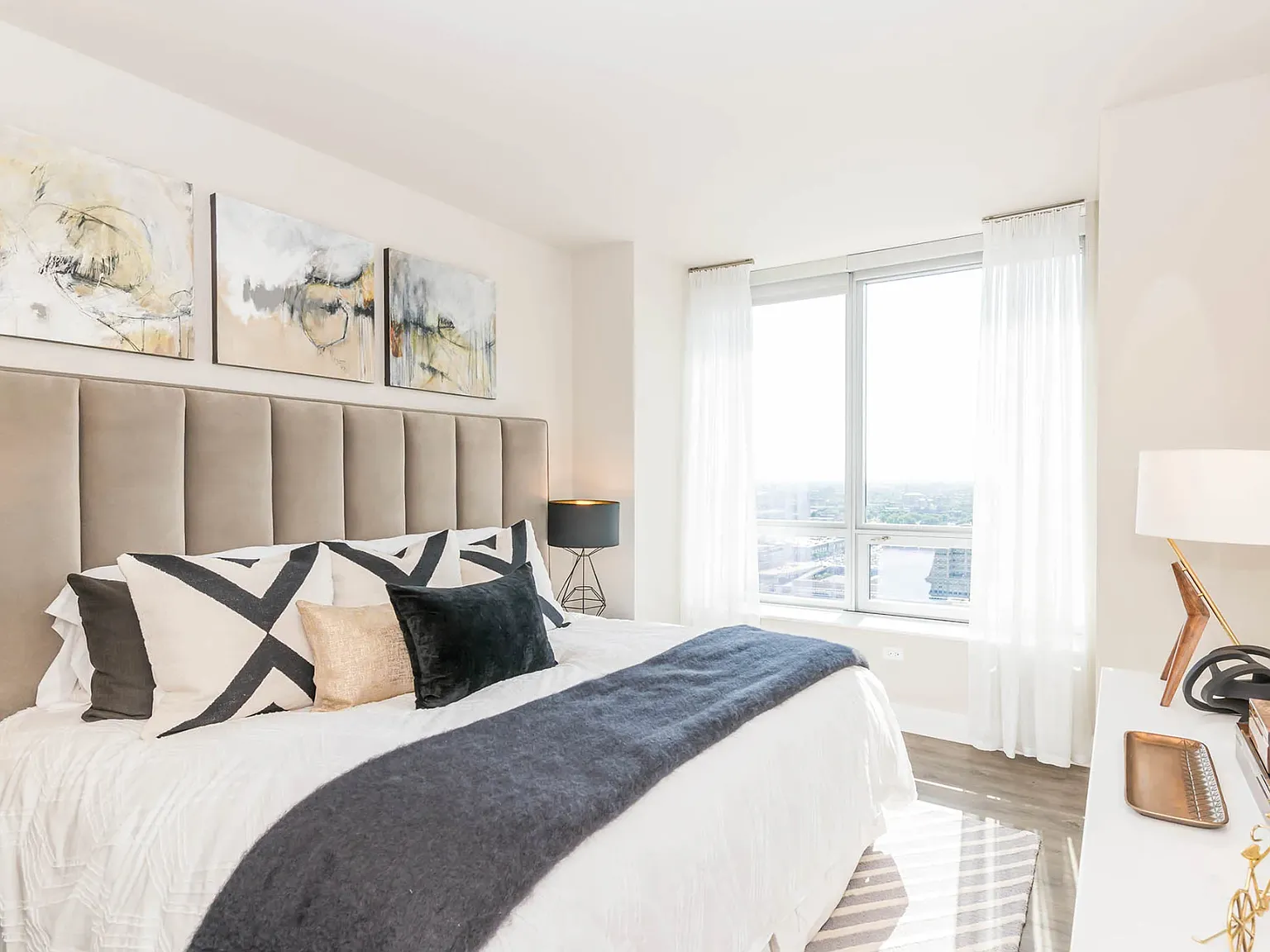 1 bed, 719 sqft, $2,671 — Photo 2