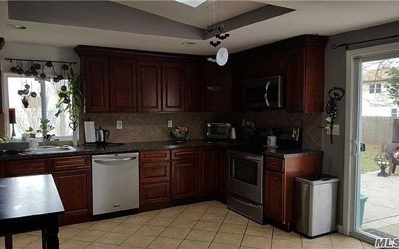 3rd image of 23 Redpine Dr