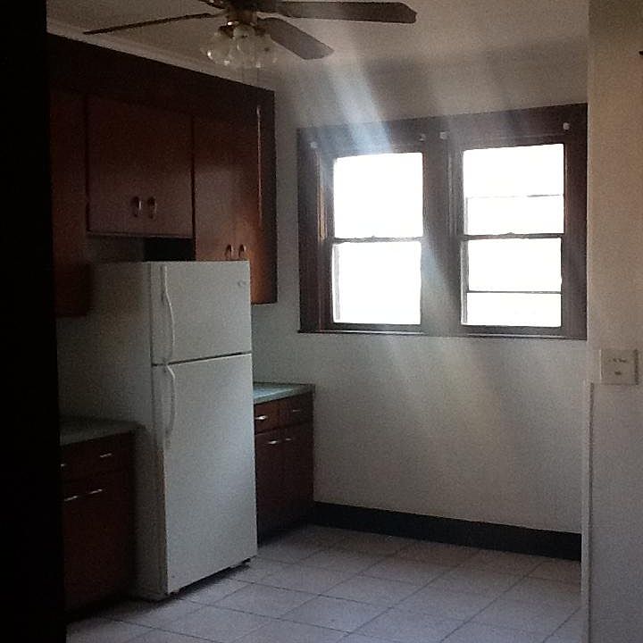 2nd image of 536 Court St APT 3